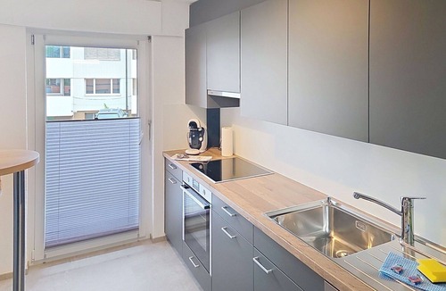 Haag Apartment | Lovely apartment for 4 people with WIFI, TV, balcony, pets allowed and panoramic view