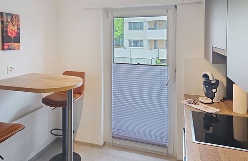 Haag Apartment | Lovely apartment for 4 people with WIFI, TV, balcony, pets allowed and panoramic view
