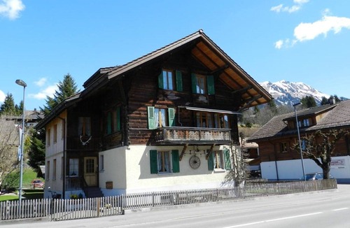 Gstaad Apartment | Lovely apartment for 4 guests with WIFI, TV and pets allowed
