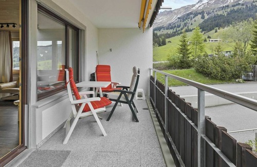 Parpan Apartment | Lovely apartment for 4 guests with WIFI, TV, balcony and pets allowed
