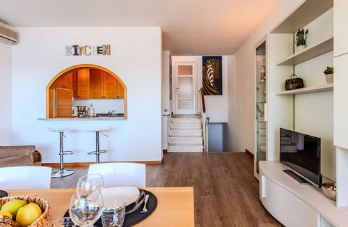 Ispra Apartment | Lovely apartment for 4 people with A/C, WIFI, TV and terrace