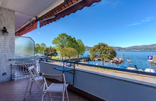 Ispra Apartment | Lovely apartment for 4 people with A/C, WIFI, TV and terrace
