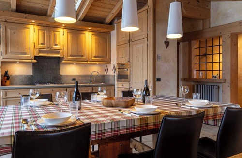 Bormio Apartment | Lovely apartment for 5 guests with WIFI, hot tub, TV, balcony and pets allowed