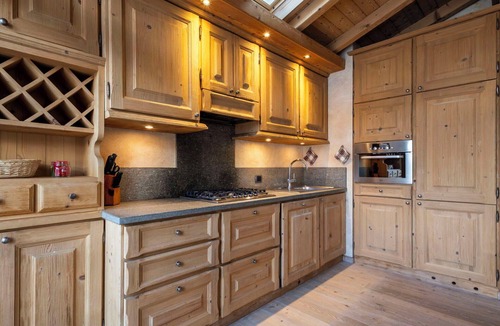 Bormio Apartment | Lovely apartment for 5 guests with WIFI, hot tub, TV, balcony and pets allowed
