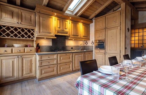 Bormio Apartment | Lovely apartment for 5 guests with WIFI, hot tub, TV, balcony and pets allowed