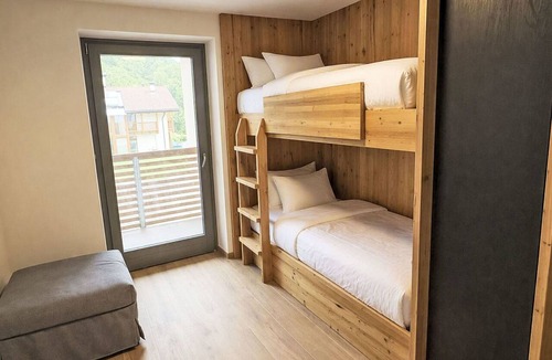 Mezzana Apartment | Lovely apartment for 5 people with WIFI, TV, balcony and pets allowed