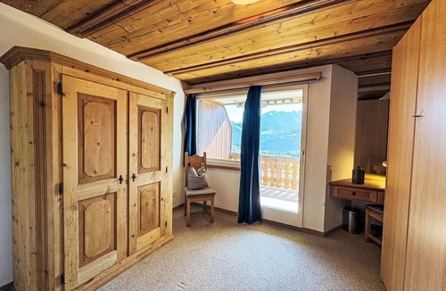 Laax Apartment | Lovely apartment for 6 guests with WIFI, TV, balcony and panoramic view