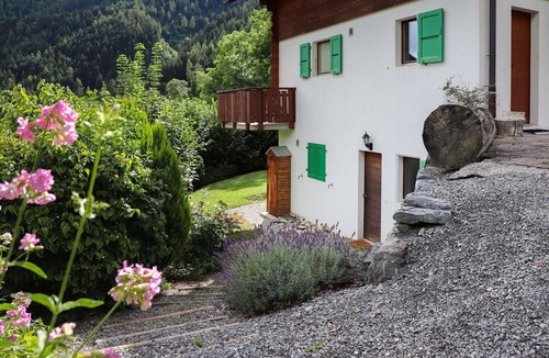 Ovronnaz Apartment | Lovely apartment for 3 people with WIFI, TV and terrace