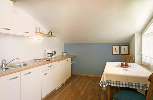 Postal Apartment | Lovely apartment for 3 people with hot tub, pool, WIFI, A/C, TV, balcony and pets allowed