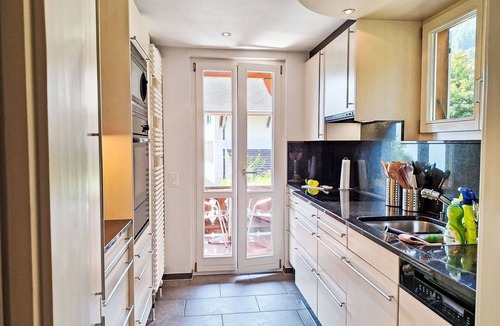 Niederried bei Interlaken House | Lovely apartment in villa for 4 guests with WIFI, TV, balcony and panoramic view