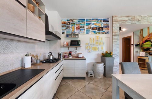 Merone Apartment | Lukas Home – Apartment for 6 Guests with Game Room, Near the Lake