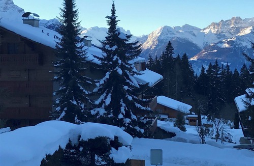 Villars-sur-Ollon Apartment | Luxury Moutainside Chalet with Stunning Views