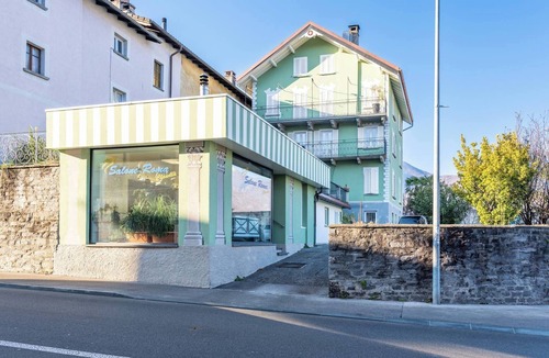Losone Apartment | Luxury Suite Sunrise in Losone