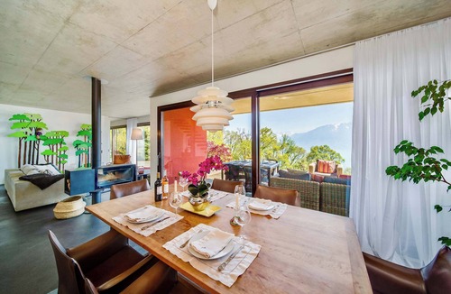 Mont Pelerin Villa | Luxury Villa Retreat with Garden & Lake Views