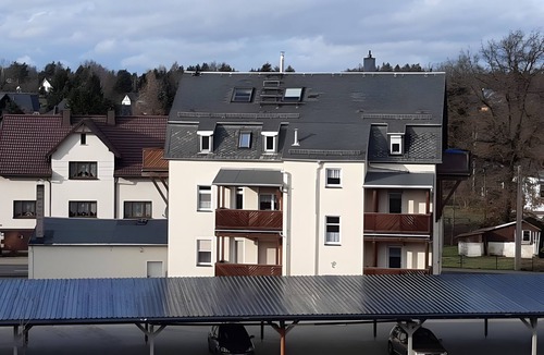 Neuwurschnitz Apartment | Maisonette Apartment with Balcony, Shared Garden, Wi-Fi, Playground, Large Garden