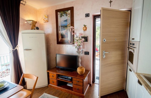 Plassi Apartment | Mantegna - garten mit seeblick und schwimmbad by Interhome