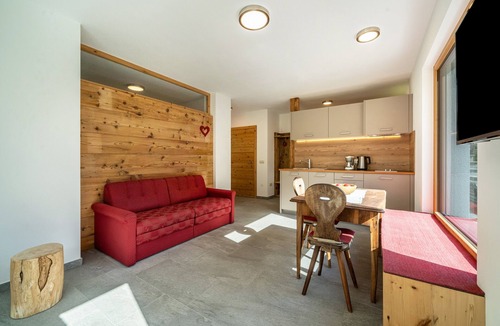 San Pancrazio Apartment | Mayrhof 'Vergissmeinnicht' Apartment with Mountain View, Wi-Fi, Balcony & Garden