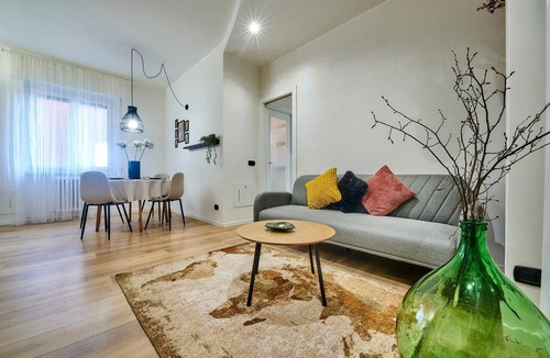 Cernusco Lombardone Apartment | Milan & Lake Como Strategic Home - 2 Bedrooms, Wi-Fi & Parking