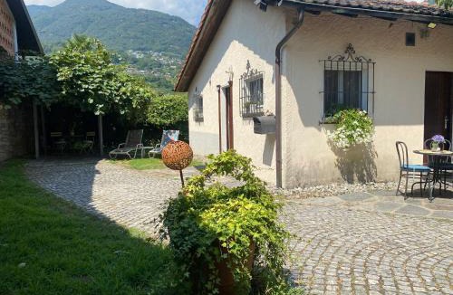 Tenero-Contra Apartment | mini Haus mit Pergola -NL-00000196