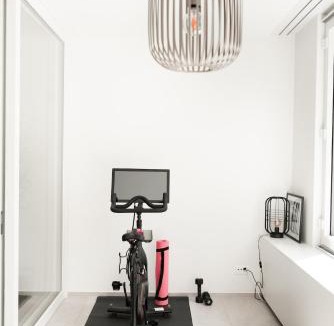 Zug Apartment | Modern 2 bed 2 bath - home gym, office, parking