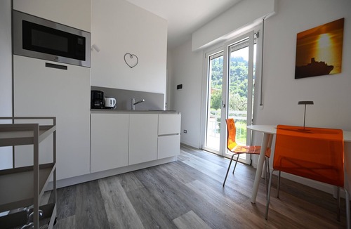 Malcesine Apartment | MODERN APARTMENT SECOND FLOOR AND PARKING SPACE APP SOLE