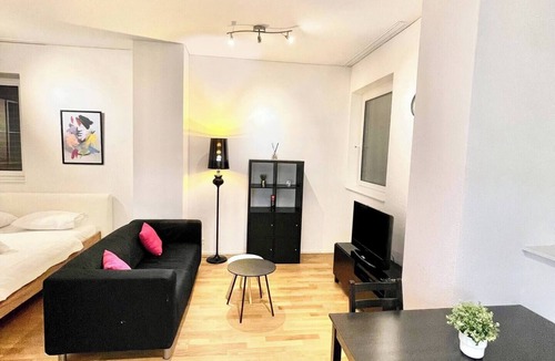 Oerlikon Apartment | Modern Cozy Studio in the City (SH-0.4L)