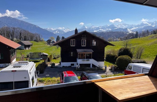 Einigen Apartment | Modernes Studio am See mit Aussicht auf Eiger Mönch Jungfrau