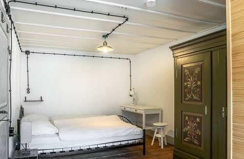 Huefingen Apartment | Modernized holiday apartment with sauna and wellness shower.