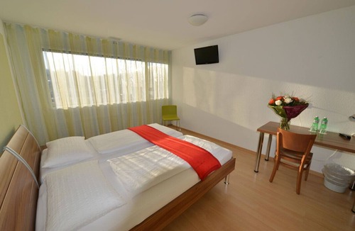 Wollerau Hotel | Motel zum Hirschen Wollerau