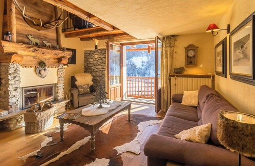 Traverses Apartment | Mountain house with Alpine views in Traverses