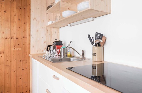 Isenfluh Ski Chalet | Mountain View Chalet near Lauterbrunnen and Parking