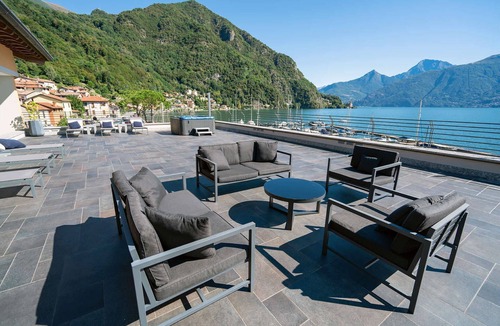 Naggio Apartment | My Rental Homes - Navalia Terracce with jacuzzi and lake view