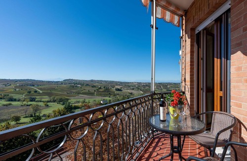 Agliano Terme Apartment | Nice apartment for 4 guests with A/C, WIFI, balcony and panoramic view