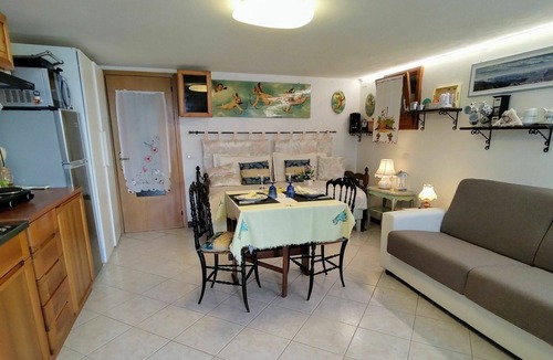 Peglio Apartment | Nice apartment for 3 guests with WIFI, TV, patio and pets allowed