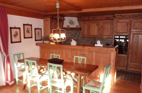 Saanen Apartment | Nice apartment for 6 people with WIFI, TV, balcony, pets allowed and parking