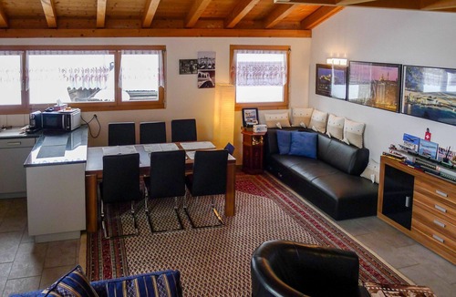 Zillis Apartment | Nice apartment for 7 people with WIFI, TV, balcony and panoramic view