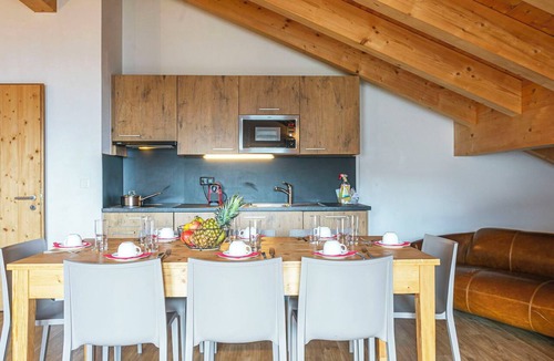 Mayens-de-Riddes Apartment | Nice apartment for 8 guests with WIFI, TV, terrace, pets allowed and panoramic view