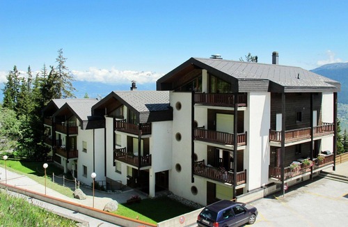 Heremence Apartment | Nice apartment for 4 guests with pool, WIFI, TV, balcony, pets allowed and panoramic view