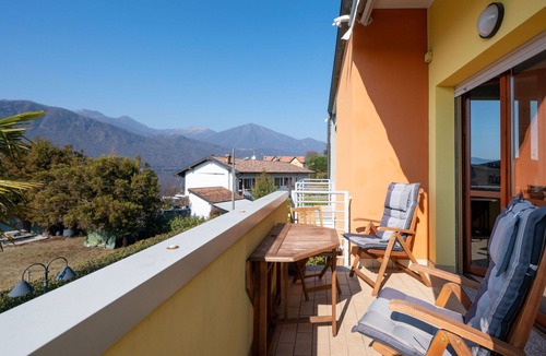 Pettenasco Apartment | Nice apartment for 5 people with A/C, pool, TV, terrace and pets allowed