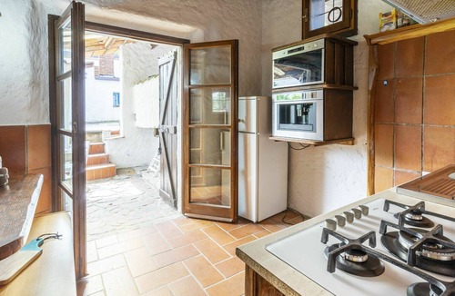 Arolo House | Nice apartment in villa for 6 guests with TV, terrace and pets allowed