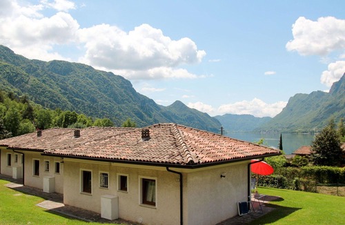 Vesta House | Nice apartment in villa for 5 people with WIFI, TV, terrace and pets allowed