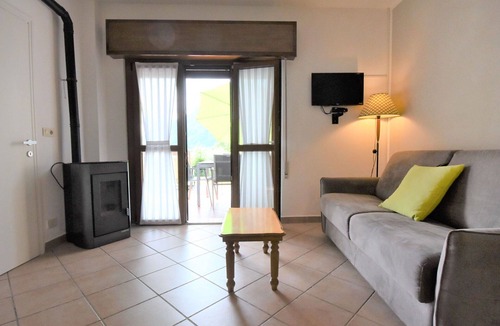 Vesta House | Nice apartment in villa for 5 people with WIFI, TV, terrace and pets allowed