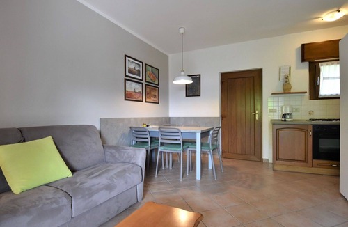 Vesta House | Nice apartment in villa for 5 guests with WIFI, TV, terrace and pets allowed