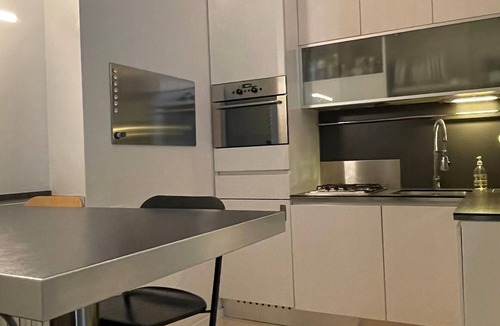 NoLo Apartment | Nolo Square Apartment living loft with metro stop less than 5 minutes walk away.