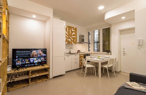 NoLo Apartment | Nolo37: Eco Chic Designer 1-bed apt Nolo. Central Location! AC, WiFi