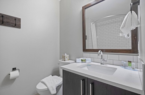 Canmore Hotel | Northwinds | Deluxe King