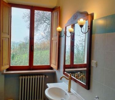 Montefelcino Apartment | Oak Tree