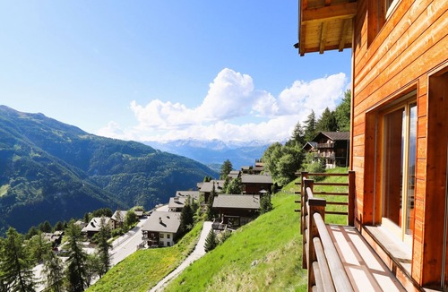 St. Luc Ski Chalet | Outside: Detached chalet on 3 floors with magnificent views, for 4 people - approx. 80m2Inside: Brig