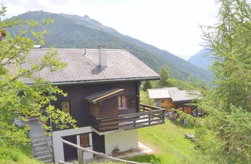 St. Luc Ski Chalet | Outside : flat on the 2 upper floors of a chalet, in the center of the old village, for 6 persons -I