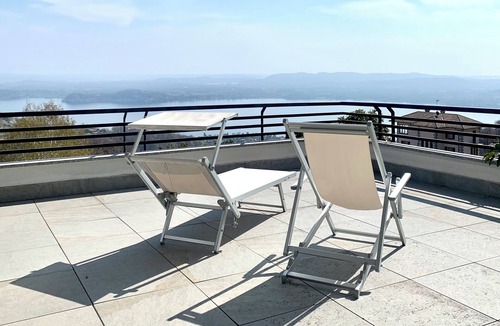 Massino Visconti House | PANORAMA - Apartment with lake view terrace and private garden
